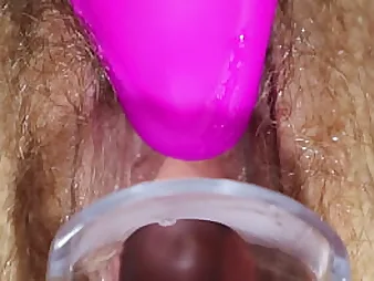 Pulsing peak inwards vulva closeup