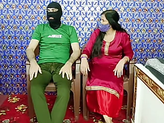 Super-fucking-hot Indian Bhabhi Meraju gets caught jerking in Physician waiting room