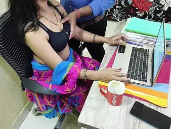 Office employee in Hindi audio: Red-hot Indian bhabhi gets pounded rock-hard by his boss