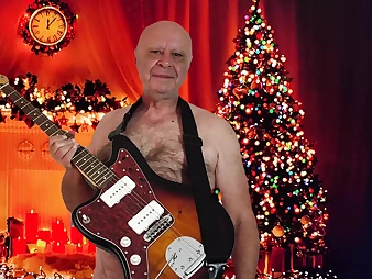 Watch how this wet and wild Christmas Eve with Garabas & Olpr ends up with a wet pussy orgasm