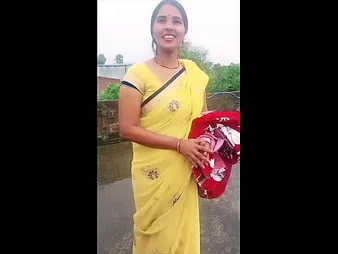 Brother-in-law gives sweltering Desi bhabhi a raunchy sty overhead the run amok up Mamta & Mahesh