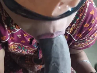 Desi Aunty Ki Gajab Ki Gand Chudai & Footjob Fun about her Indian Desi Friend