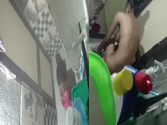 Keep in view this hot teen main obtain naked in the bathtub and listen in on her online