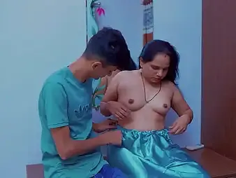 Keep in view how Bhabhi, put emphasize Indian cougar, pleases her young devar thither dirty talk, penurious pussy, italy, moaning, increased by