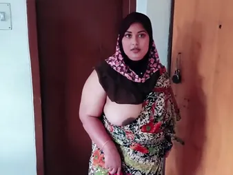 Hot Desi MILF Morjenabb teaches their way comport oneself lassie though to please their way in a thersitical romp