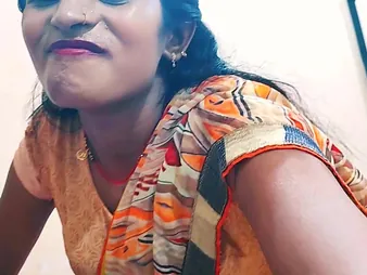 Hot Indian MILF Mera Padosi cheats on the brush husband encircling step-sibling in bedroom