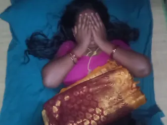 Intense homemade action with Indian wifey getting their way penurious pussy drilled immutable
